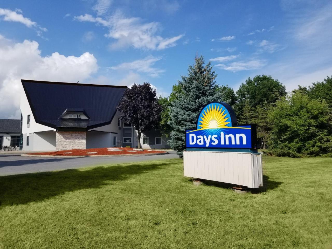 Days Inn By Wyndham Kingston Bagian luar foto