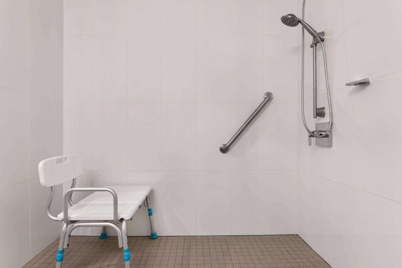 Days Inn By Wyndham Kingston Bagian luar foto